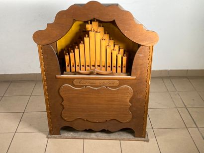 Georges QUETRON
Orgue de barbarie en bois...