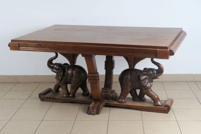 Ensemble en acajou et placage d'acajou comprenant...