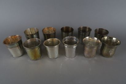 Lot composé de onze timbales en argent de...
