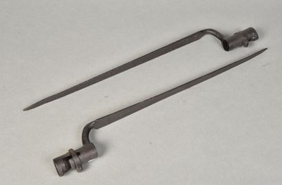 FRANCE 
Set of two scabbard bayonets without...