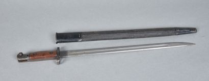 USA
Remington 1907 bayonet
Wooden handle,...