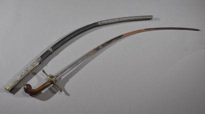MIDDLE EAST
Scimitar
Horn pistol grip (missing),...