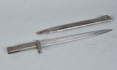GERMANY 
Ersatz Mauser bayonet 
Metal cruiser...