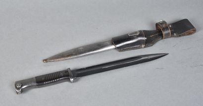 GERMANY
K98 bayonet 
Bakelite handle, bronzed...