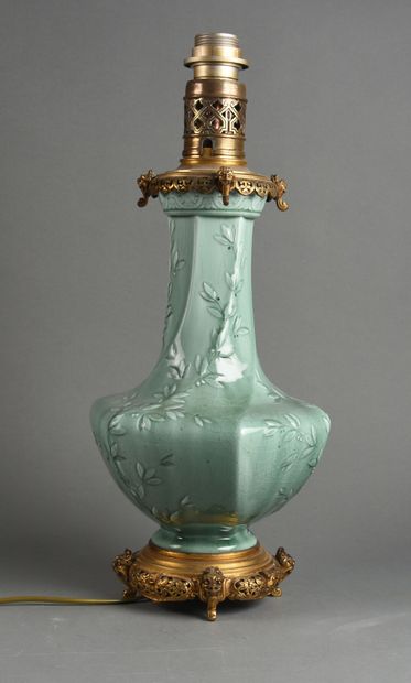 Potiche balustre à pans coupés en porcelaine...