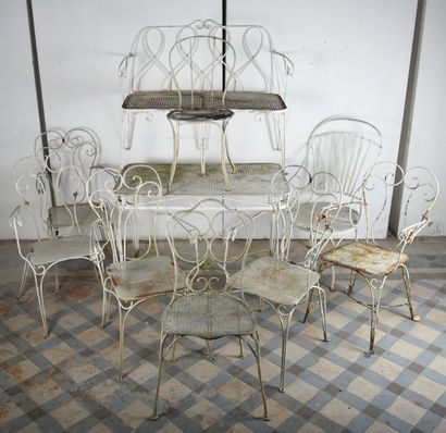 Mobilier de jardin en fer forger laquée blanc...
