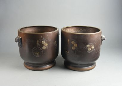 JAPON - Epoque Meiji 
Paire de cache-pots...