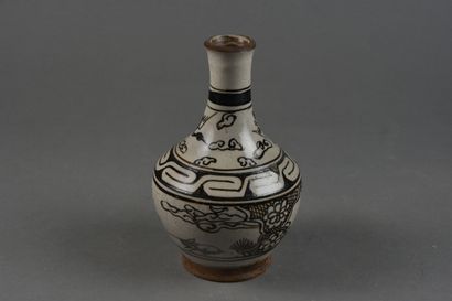 CHINE - XXe siècle
Petit vase balustre en...