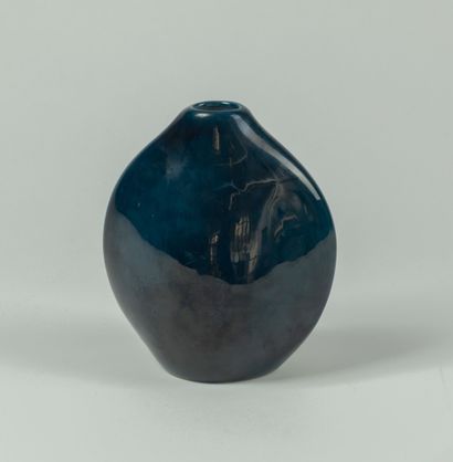 Max IDLAS (1932 - 2020)
Work from the 1970s
Vase
Blue-glazed...
