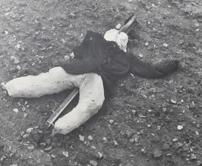 Robert DOISNEAU (1912-1994)
Épouvantail à...