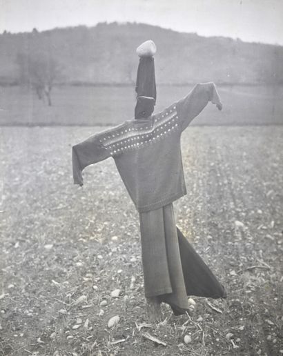 Robert DOISNEAU (1912-1994)
Épouvantail au...