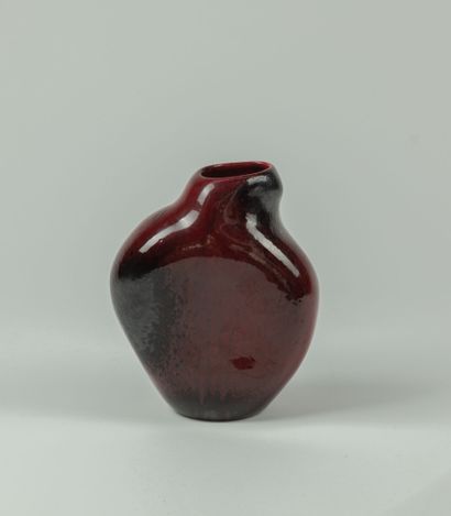 Max IDLAS (1932 - 2020)
Work from the 1970s
Vase
Glazed...