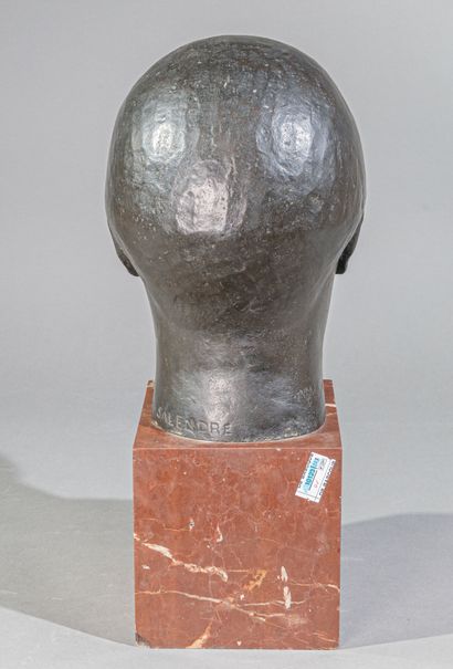 Georges SALENDRE (1890-1985)
Head of a woman
Bronze...