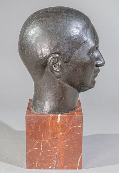 Georges SALENDRE (1890-1985)
Head of a woman
Bronze...