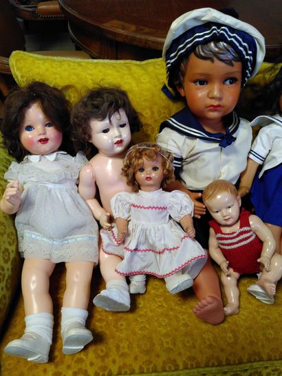 Lot de 9 poupées diverses
-1 poupée tête...