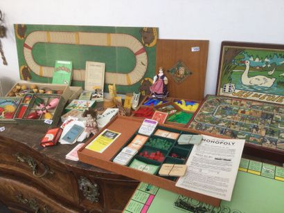 Lot d'une dizaine de jeux de société :
-le...