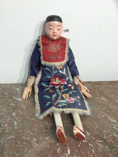 Belle poupée chinoise garçon tête et mains...