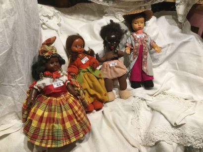 Urika, trois poupées rhodoïd, habillées :
-Bambouli,...