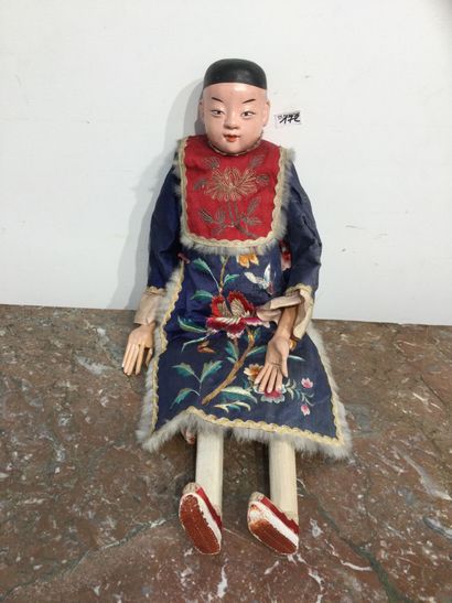 Belle poupée chinoise garçon tête et mains...