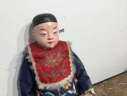 Belle poupée chinoise garçon tête et mains...