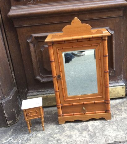 Armoire de poupée en bois clair façon bambou,...