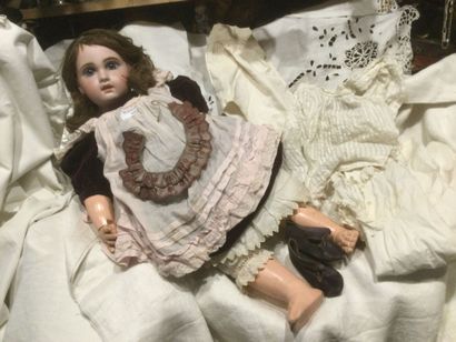 « 1907 11 » beau bébé Jumeau 1907, tête biscuit...
