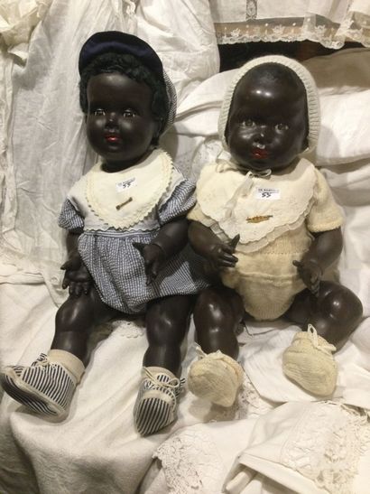 Deux grands baigneurs celluloïd noir habillés...