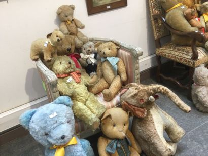 Lot de 9 peluches de 33 à 83 cm (ours bleu...