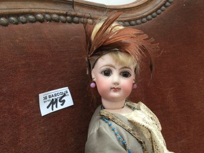 Belle poupée parisienne tête biscuit numérotée...