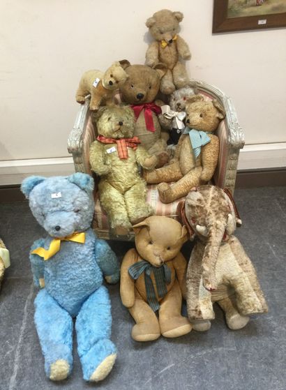 Lot de 9 peluches de 33 à 83 cm (ours bleu...