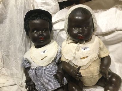 Deux grands baigneurs celluloïd noir habillés...