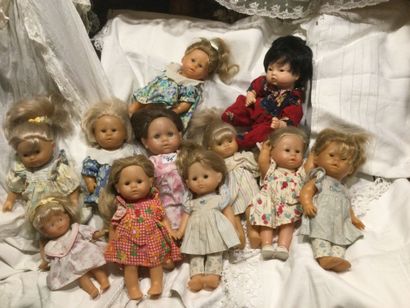Lot de 11 poupées Corolle, dont 1 asiatique,...