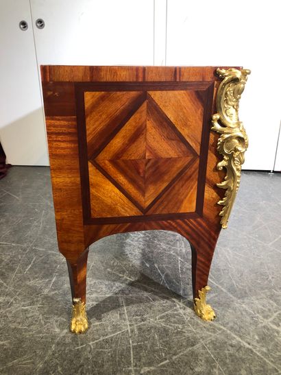 Herringbone-veneered satinwood chest of drawers...