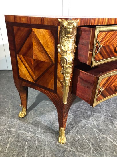 Herringbone-veneered satinwood chest of drawers...