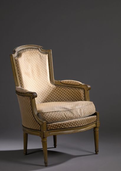 BERGERE with cabriolet back in molded gray...
