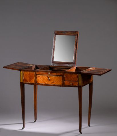 COIFFEUSE in mahogany veneer on all sides,...