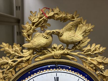 Gilt bronze skeleton PORTICAL HANGER adorned...