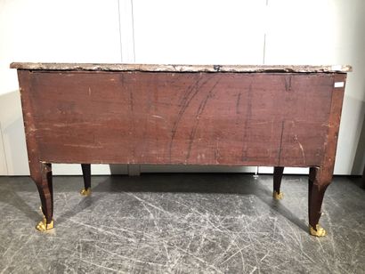 Herringbone-veneered satinwood chest of drawers...