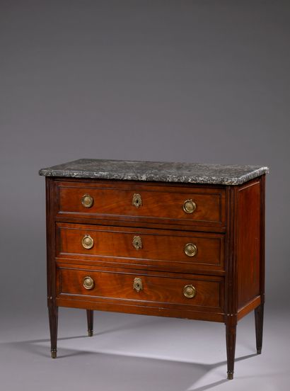SMALL COMMODE in mahogany veneer and solid...