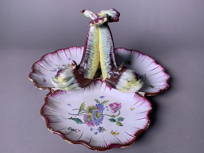 CHAROLLES 
Plat mendiant en faïence polychrome...