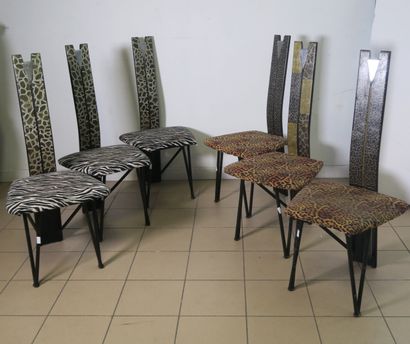 Suite de six chaises à couverture de tissu...