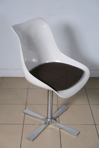 Attribuée à Roche Bobois
Une chaise tulipe...