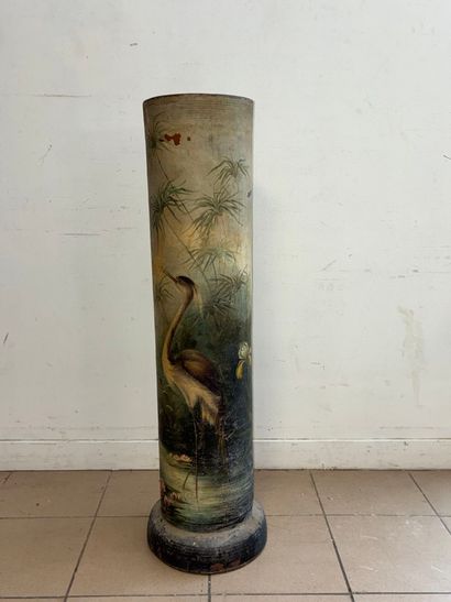 Pot en terre cuite de forme cylindrique sur...