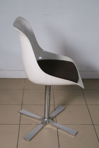 Attribuée à Roche Bobois
Une chaise tulipe...