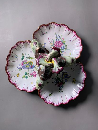 CHAROLLES 
Plat mendiant en faïence polychrome...