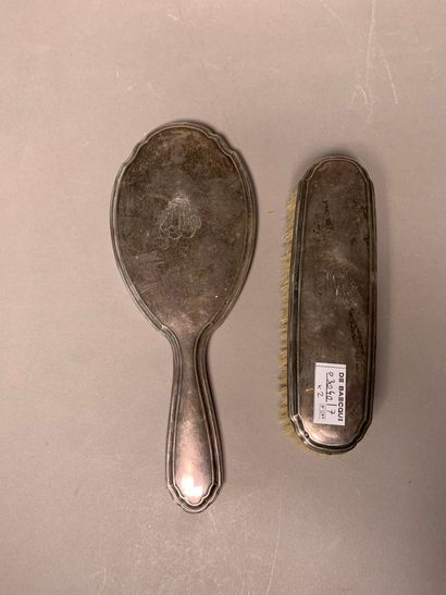 Nécessaire de toilette en argent fourré chiffré...