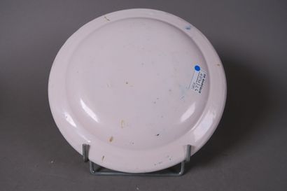 MOUSTIERS 
Assiette en faïence polychrome...