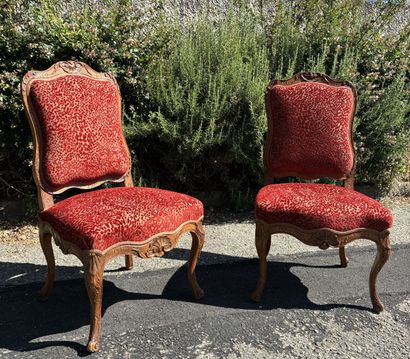 Paire de chaises en chêne mouluré et sculpté
Style...