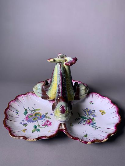 CHAROLLES 
Plat mendiant en faïence polychrome...