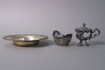 Réunion de pièces de forme en argent comprenant...